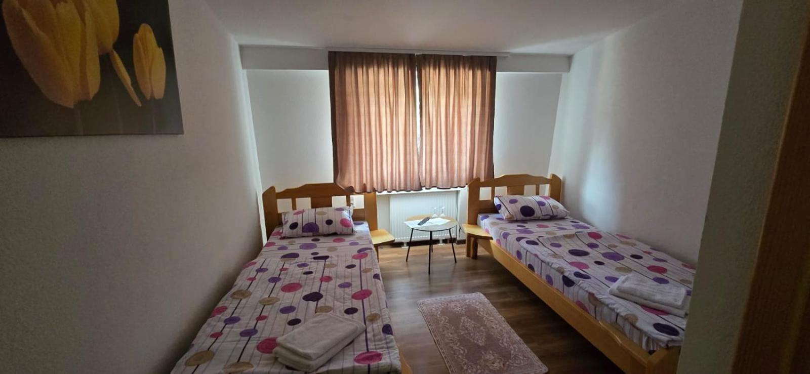 Motel "Kula" Cazin Exterior photo
